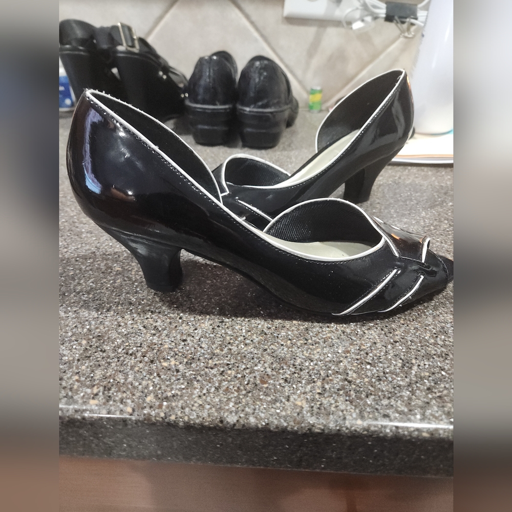 Women's Easy Street low heels/pumps Size 8M
